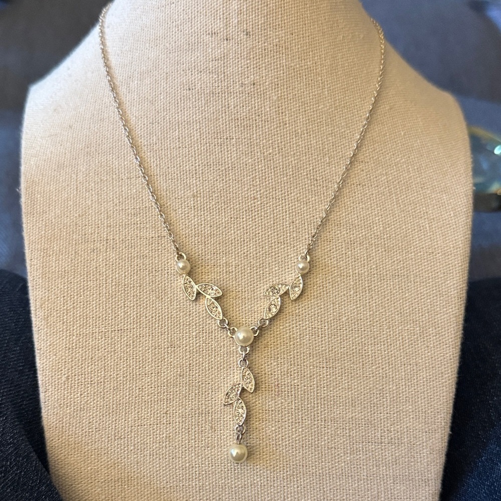 SAO for Avon Whimsical Vintage Floral Y Drop Necklace with Faux Pearls,Crystals